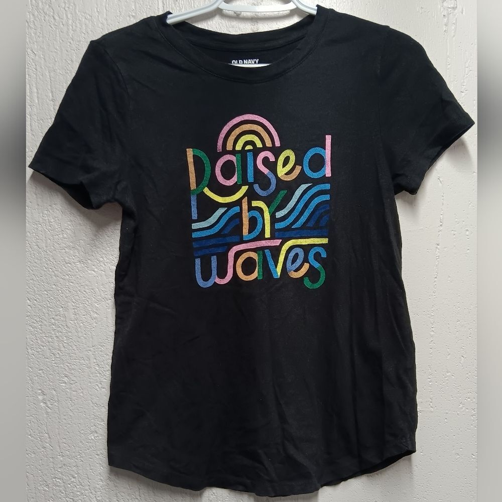 Raised by waves black graphic tee size XS